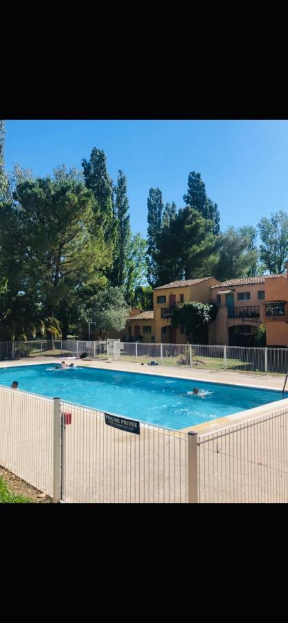 Appartement Village 7 En Residence De Vacances En Camargue Arlés Exterior foto